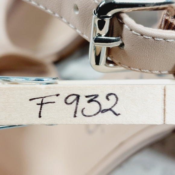 New Calvin Klein Quelyn Tan Leather Block Heel Sandals F932 - Picture 13 of 13